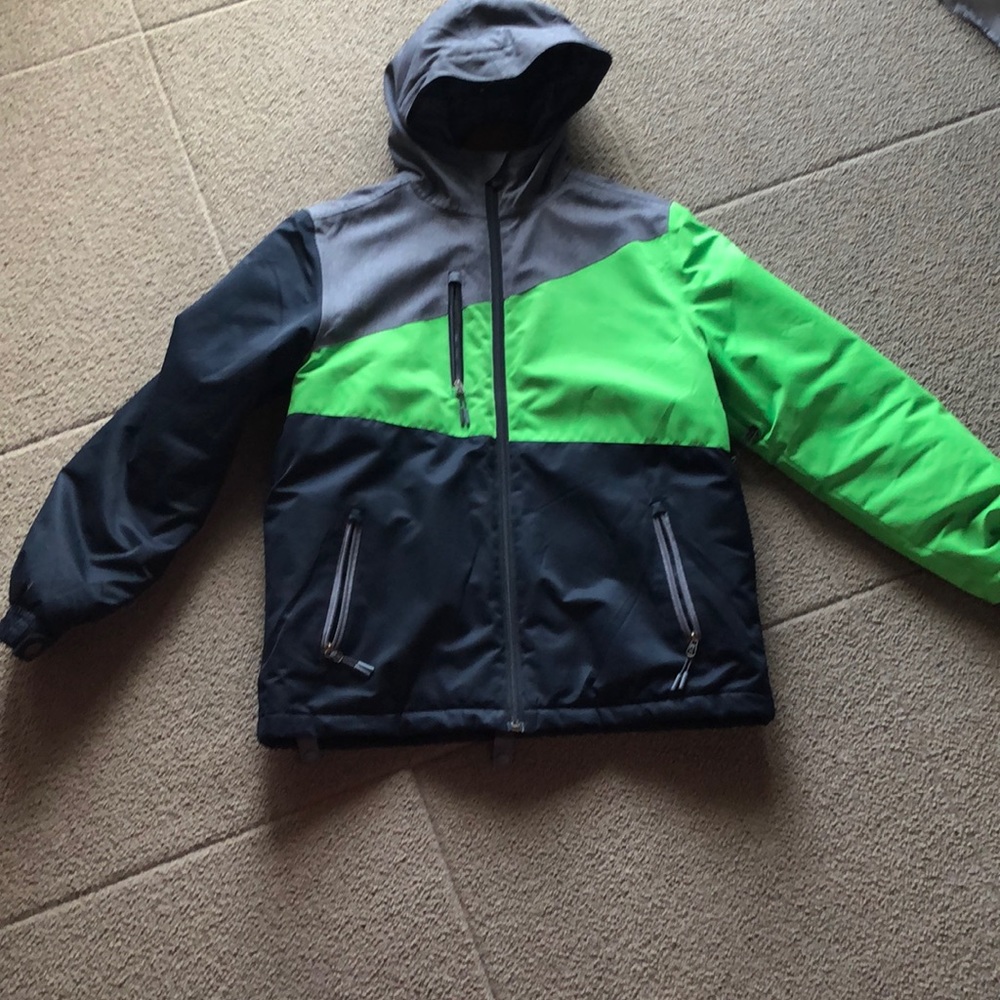 Youth ski/ snowboard jacket.  Great condition!!